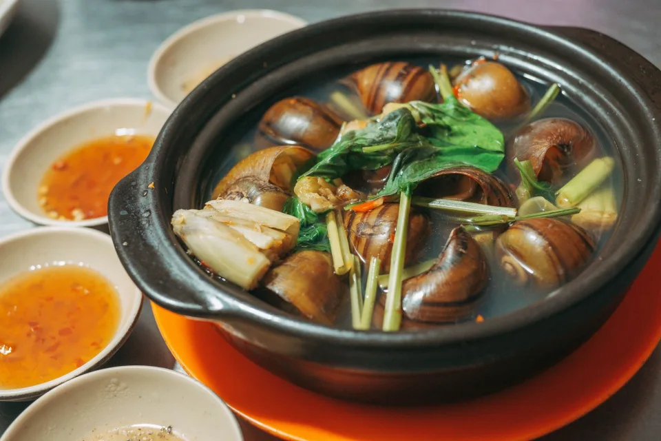 Góc ngồi cạnh cửa sổ